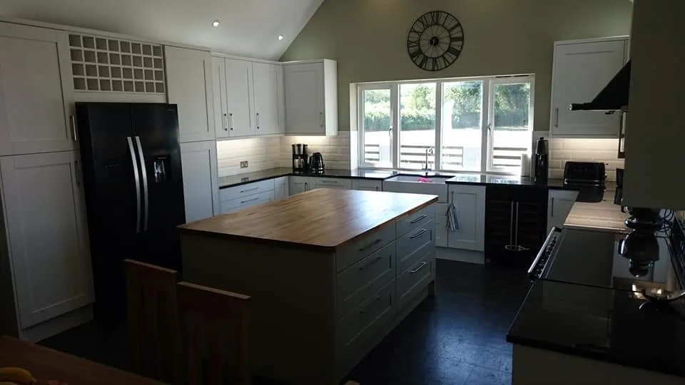 Solid shaker kitchen installation in Broxbourne