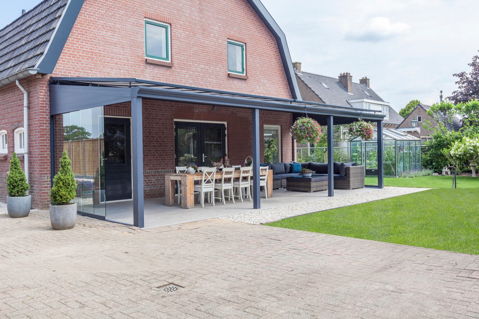 Aluminium pergola installation in Goffs Oak