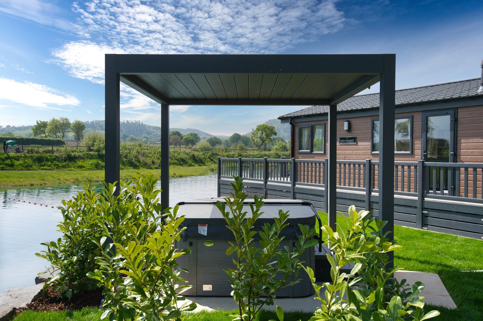 Aluminium pergola installation in Hertfordshire
